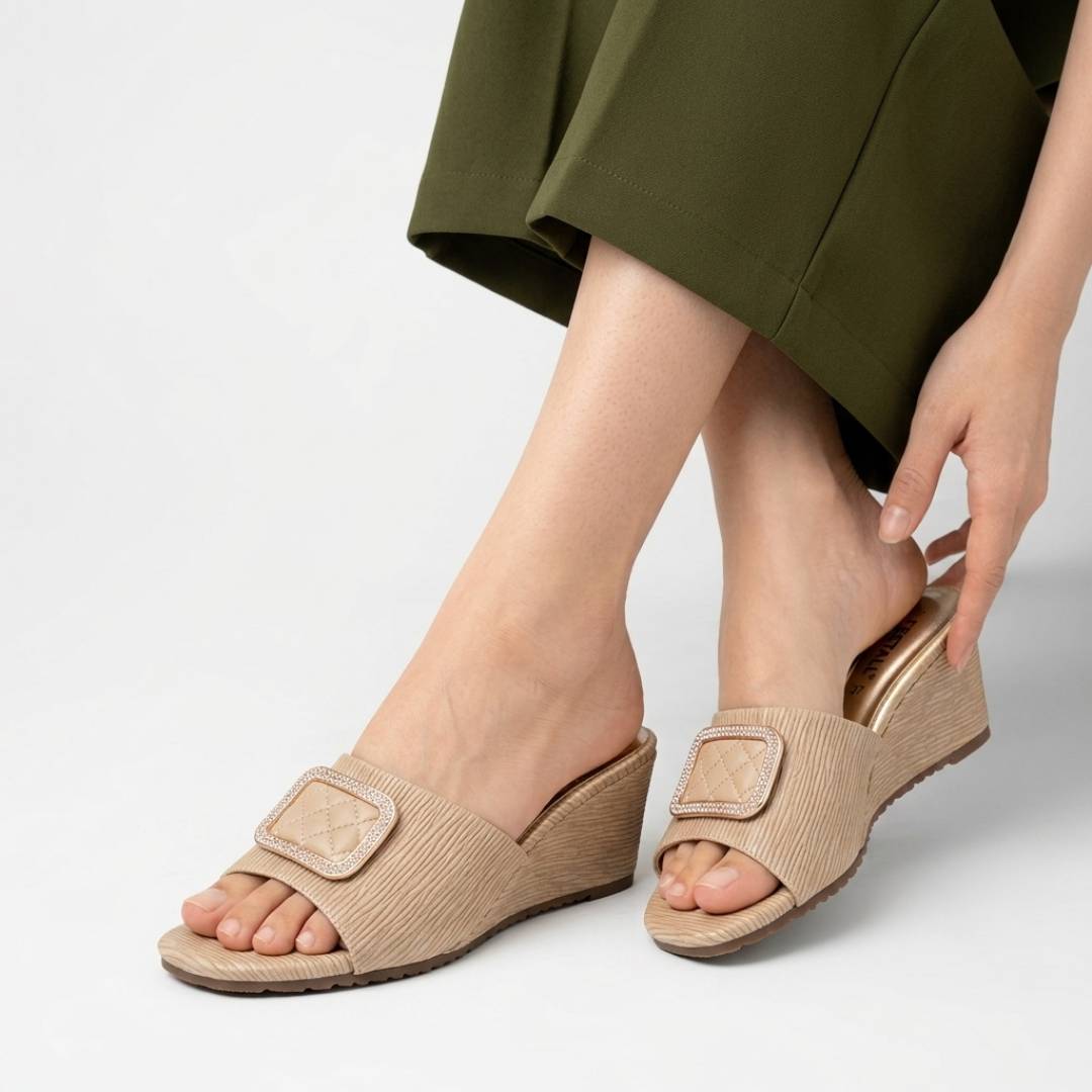 Textured Bow Detail Wedge Slides