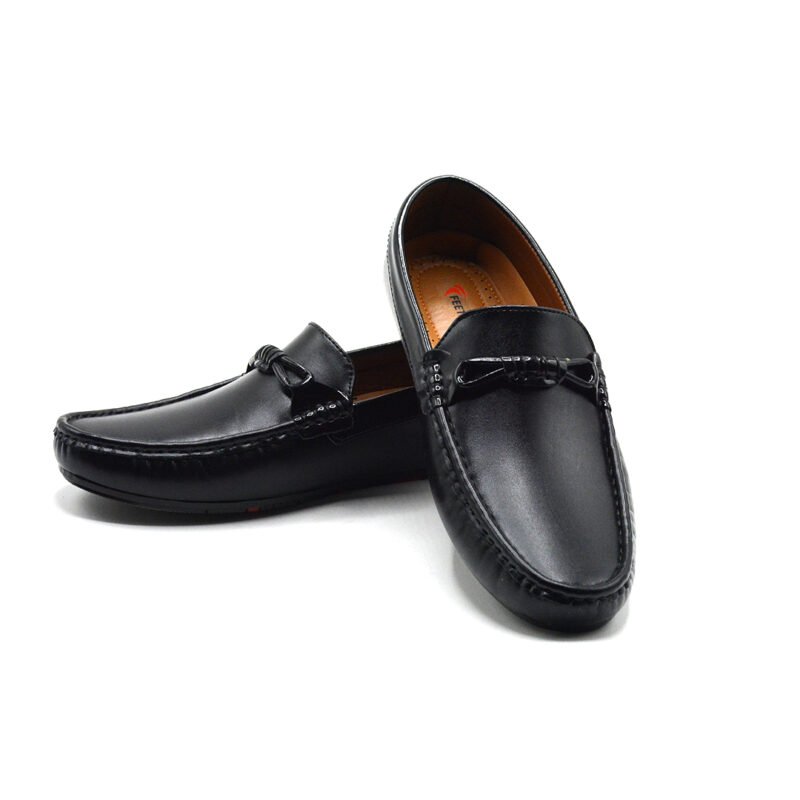 The high-quality leather material not only enhances durability but also offers a luxurious feel to your feet.